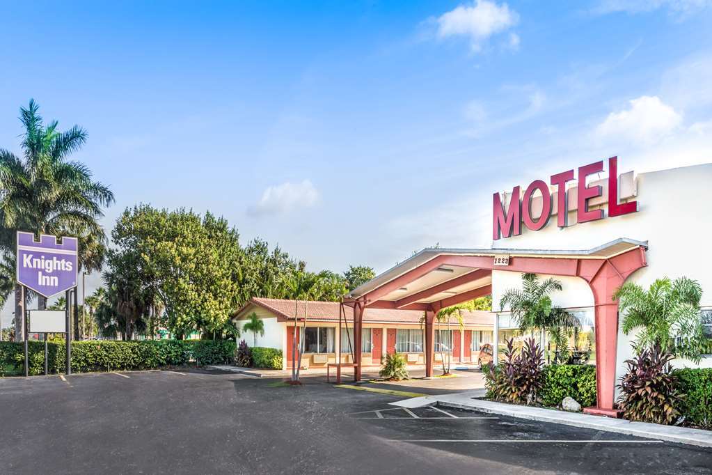 Econo Lodge Inn & Suites Florida Stadt Exterior foto
